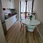 Family-friendly At 21 Dhjetori W/self Check-in