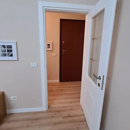 Family-friendly At 21 Dhjetori W/self Check-in