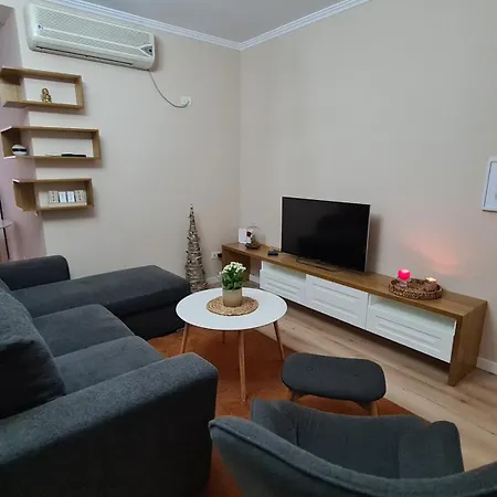 Family-friendly At 21 Dhjetori W/self Check-in