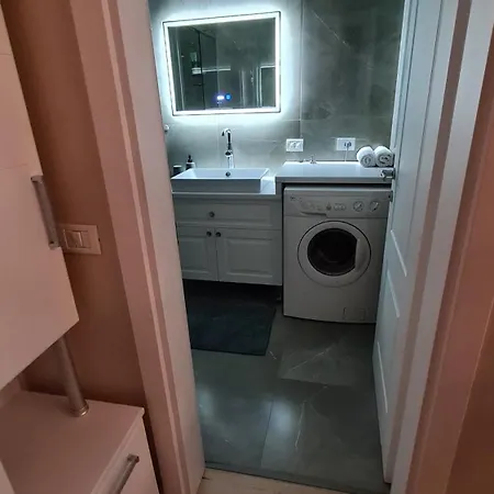 Family-friendly At 21 Dhjetori W/self Check-in 아파트 *