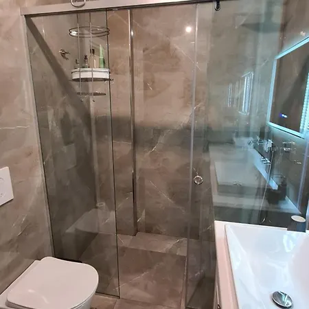 아파트 Family-friendly At 21 Dhjetori W/self Check-in *