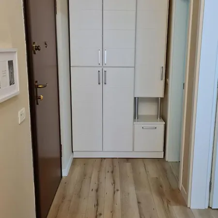 Family-friendly At 21 Dhjetori W/self Check-in 아파트 티라나