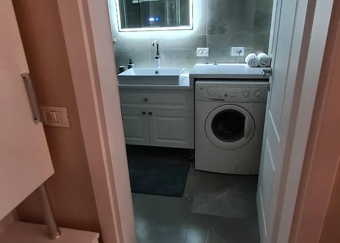 Family-friendly At 21 Dhjetori W/self Check-in Appartamento *