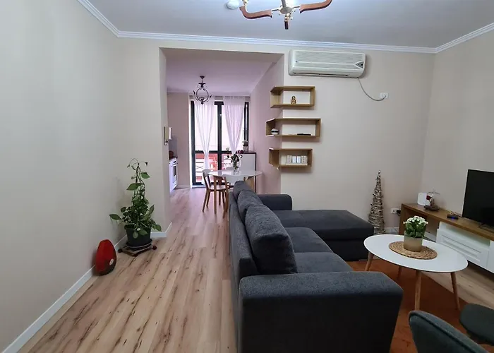 Family-friendly At 21 Dhjetori W/self Check-in Lägenhet Tirana