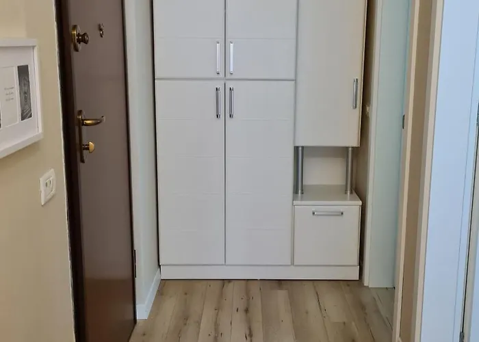 Family-friendly At 21 Dhjetori W/self Check-in Lägenhet Tirana